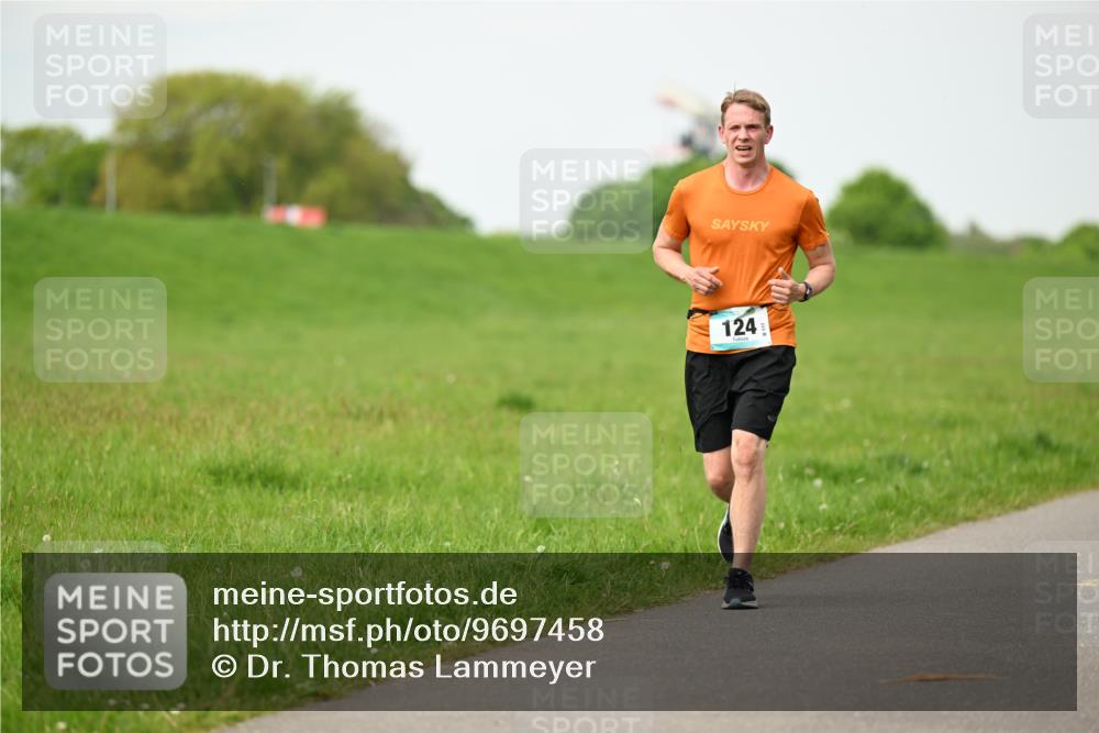 10.05.2026 - 8. Wedeler Halbmarathon Dr. Thomas Lammeyer http://msf.ph/oto/9697458 10.05.2026 11:29:18 Laufen 124 meine-sportfotos.de