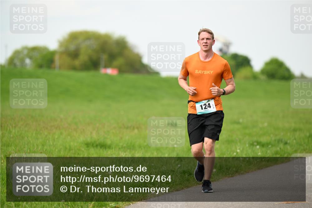 10.05.2026 - 8. Wedeler Halbmarathon Dr. Thomas Lammeyer http://msf.ph/oto/9697464 10.05.2026 11:29:19 Laufen 124 meine-sportfotos.de