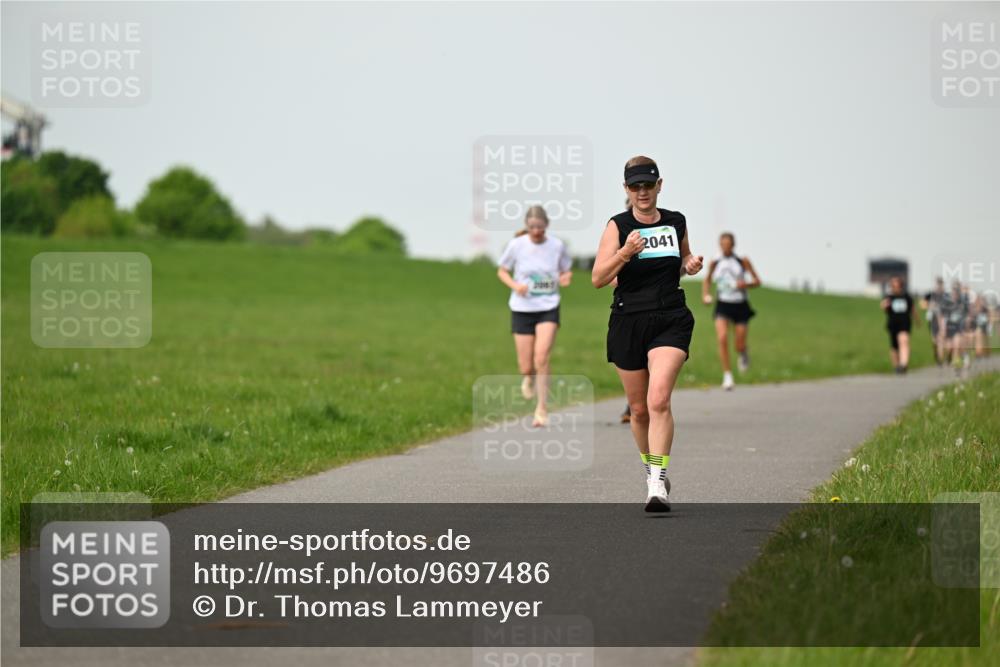 10.05.2026 - 8. Wedeler Halbmarathon Dr. Thomas Lammeyer http://msf.ph/oto/9697486 10.05.2026 11:29:27 Laufen 2041 meine-sportfotos.de