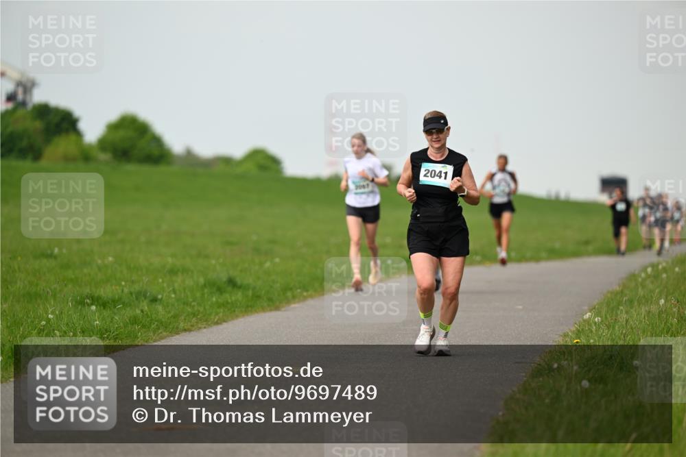 10.05.2026 - 8. Wedeler Halbmarathon Dr. Thomas Lammeyer http://msf.ph/oto/9697489 10.05.2026 11:29:27 Laufen 2041 meine-sportfotos.de