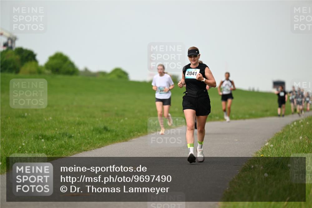 10.05.2026 - 8. Wedeler Halbmarathon Dr. Thomas Lammeyer http://msf.ph/oto/9697490 10.05.2026 11:29:27 Laufen 2041 meine-sportfotos.de
