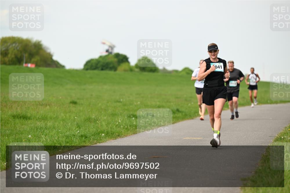 10.05.2026 - 8. Wedeler Halbmarathon Dr. Thomas Lammeyer http://msf.ph/oto/9697502 10.05.2026 11:29:29 Laufen 041, 2113 meine-sportfotos.de