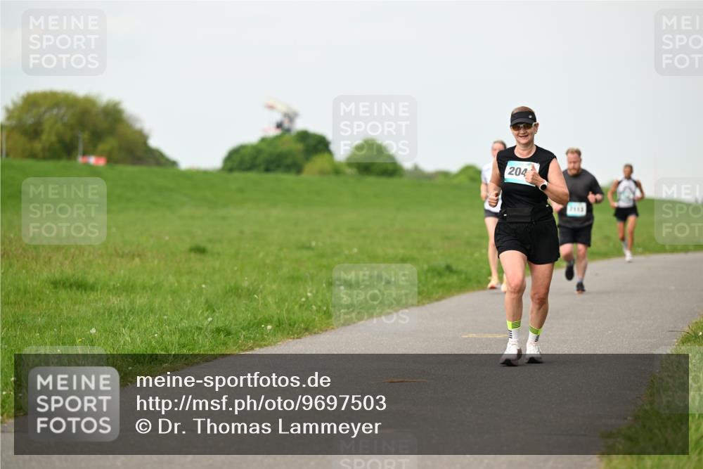 10.05.2026 - 8. Wedeler Halbmarathon Dr. Thomas Lammeyer http://msf.ph/oto/9697503 10.05.2026 11:29:29 Laufen 204, 2113 meine-sportfotos.de