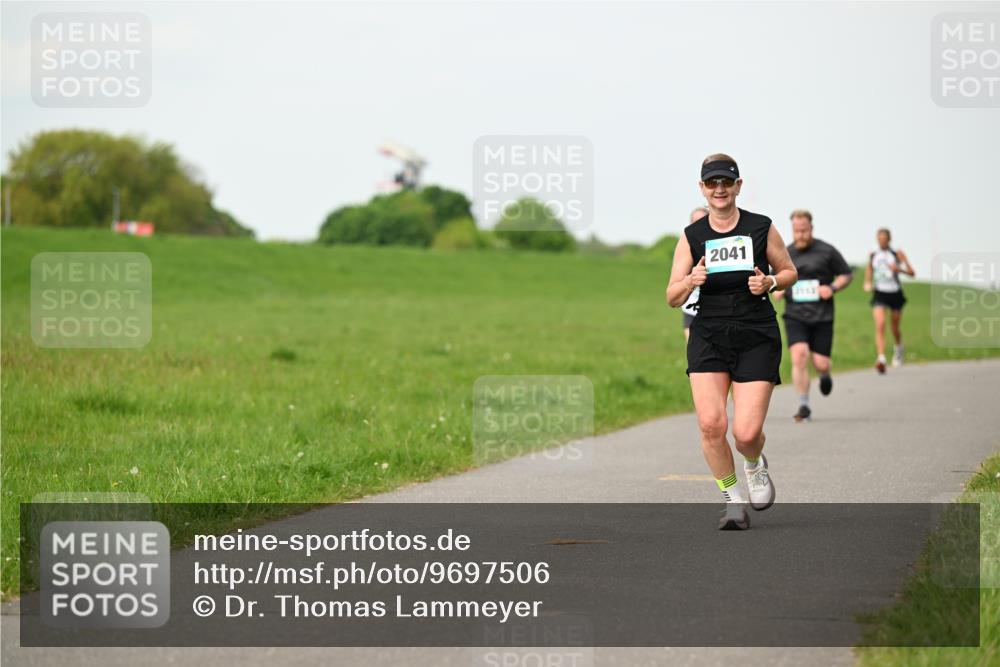 10.05.2026 - 8. Wedeler Halbmarathon Dr. Thomas Lammeyer http://msf.ph/oto/9697506 10.05.2026 11:29:30 Laufen 2041 meine-sportfotos.de