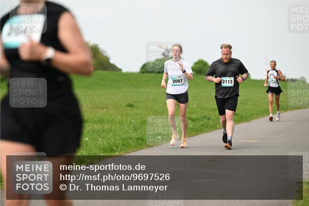 10.05.2026 - 8. Wedeler Halbmarathon Dr. Thomas Lammeyer http://msf.ph/oto/9697526 10.05.2026 11:29:34 Laufen 2043, 2097, 2113 meine-sportfotos.de