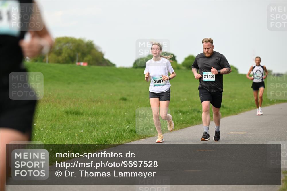 10.05.2026 - 8. Wedeler Halbmarathon Dr. Thomas Lammeyer http://msf.ph/oto/9697528 10.05.2026 11:29:34 Laufen 2113, 2097 meine-sportfotos.de