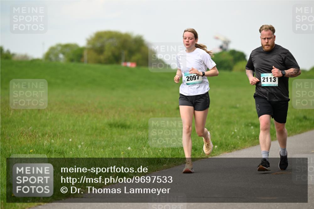 10.05.2026 - 8. Wedeler Halbmarathon Dr. Thomas Lammeyer http://msf.ph/oto/9697533 10.05.2026 11:29:35 Laufen 2097, 2113 meine-sportfotos.de