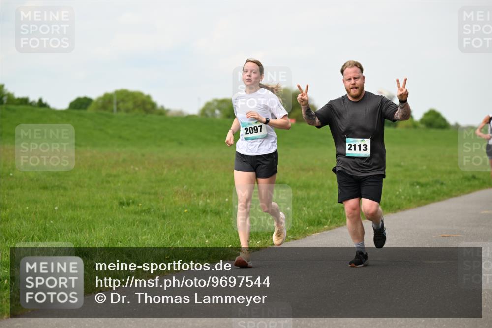 10.05.2026 - 8. Wedeler Halbmarathon Dr. Thomas Lammeyer http://msf.ph/oto/9697544 10.05.2026 11:29:36 Laufen 2097, 2113 meine-sportfotos.de