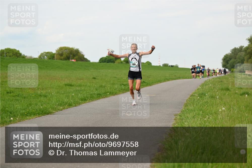 10.05.2026 - 8. Wedeler Halbmarathon Dr. Thomas Lammeyer http://msf.ph/oto/9697558 10.05.2026 11:29:39 Laufen 180 meine-sportfotos.de