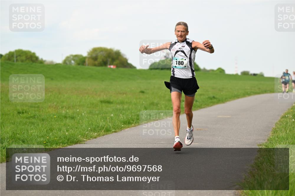 10.05.2026 - 8. Wedeler Halbmarathon Dr. Thomas Lammeyer http://msf.ph/oto/9697568 10.05.2026 11:29:40 Laufen 180 meine-sportfotos.de
