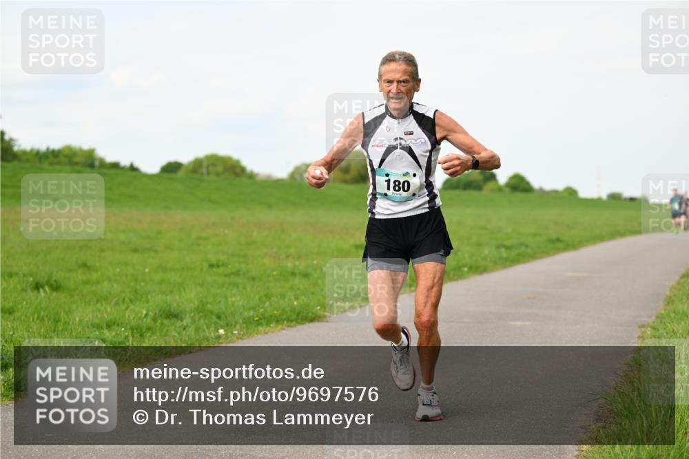 10.05.2026 - 8. Wedeler Halbmarathon Dr. Thomas Lammeyer http://msf.ph/oto/9697576 10.05.2026 11:29:41 Laufen 180 meine-sportfotos.de