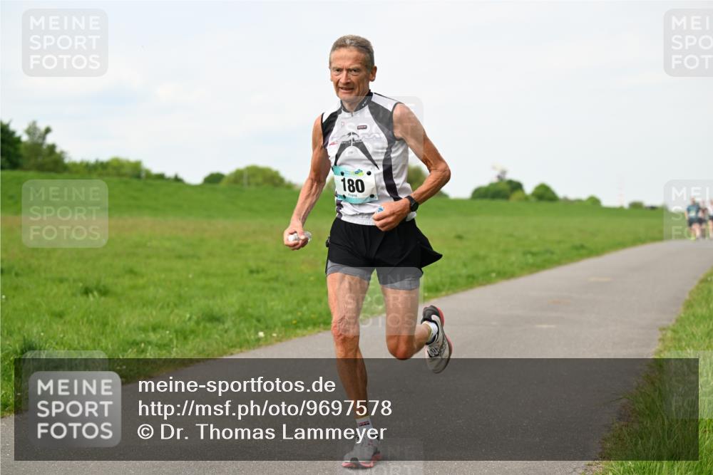 10.05.2026 - 8. Wedeler Halbmarathon Dr. Thomas Lammeyer http://msf.ph/oto/9697578 10.05.2026 11:29:41 Laufen 180 meine-sportfotos.de