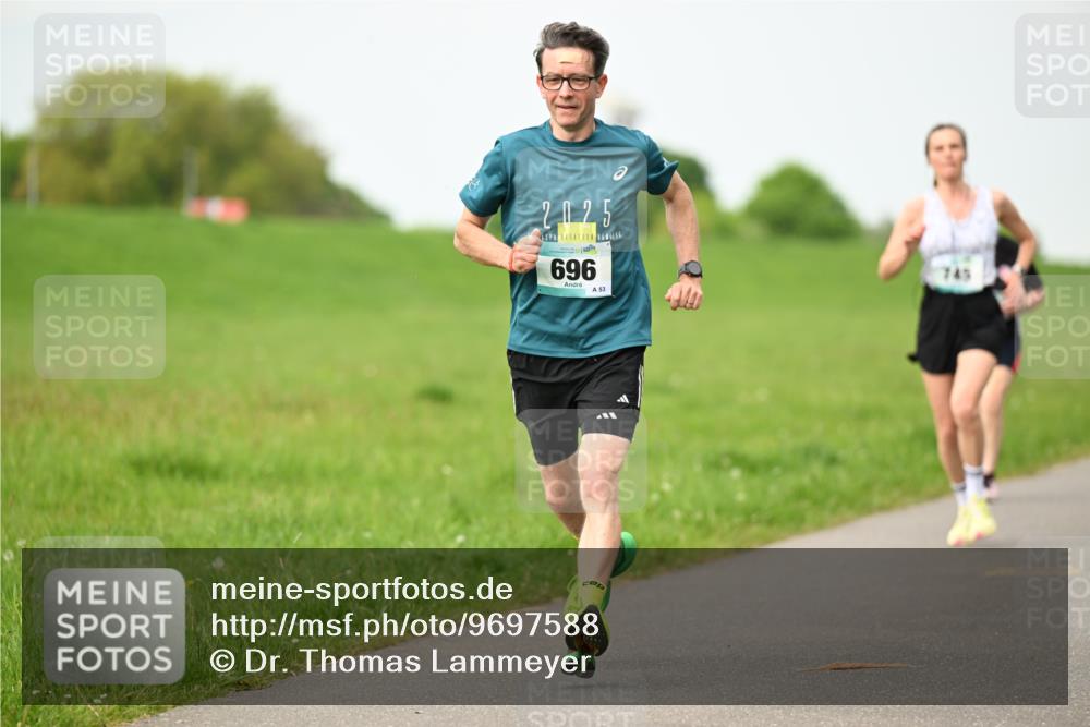 10.05.2026 - 8. Wedeler Halbmarathon Dr. Thomas Lammeyer http://msf.ph/oto/9697588 10.05.2026 11:29:52 Laufen 2025, 696, 745 meine-sportfotos.de