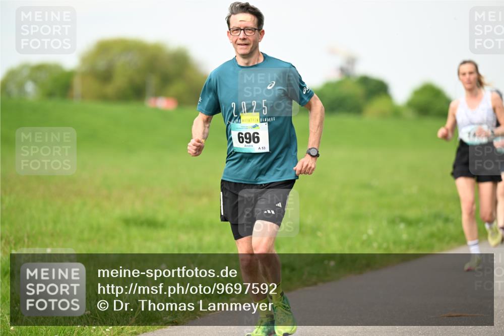 10.05.2026 - 8. Wedeler Halbmarathon Dr. Thomas Lammeyer http://msf.ph/oto/9697592 10.05.2026 11:29:52 Laufen 2025, 696 meine-sportfotos.de