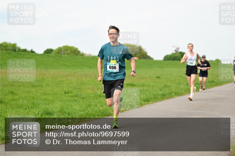 10.05.2026 - 8. Wedeler Halbmarathon Dr. Thomas Lammeyer http://msf.ph/oto/9697599 10.05.2026 11:29:53 Laufen 2025, 696 meine-sportfotos.de