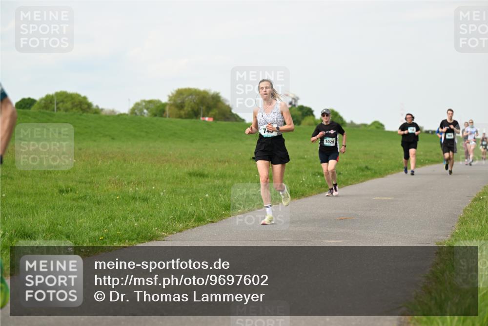 10.05.2026 - 8. Wedeler Halbmarathon Dr. Thomas Lammeyer http://msf.ph/oto/9697602 10.05.2026 11:29:54 Laufen 740, 1029 meine-sportfotos.de