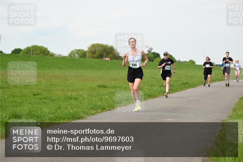 10.05.2026 - 8. Wedeler Halbmarathon Dr. Thomas Lammeyer http://msf.ph/oto/9697603 10.05.2026 11:29:54 Laufen 745, 1029 meine-sportfotos.de