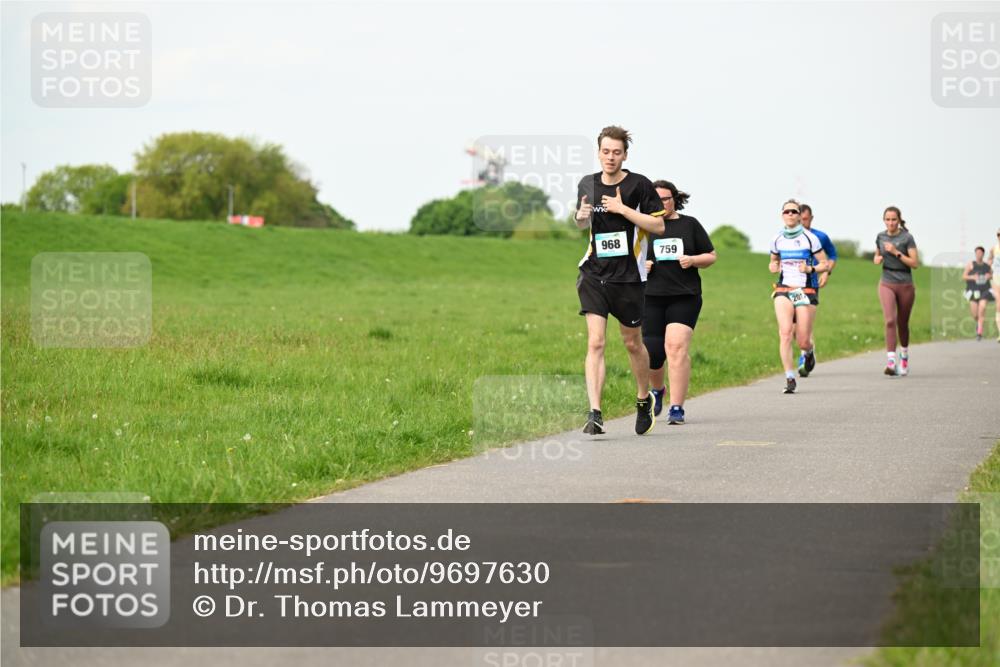 10.05.2026 - 8. Wedeler Halbmarathon Dr. Thomas Lammeyer http://msf.ph/oto/9697630 10.05.2026 11:29:59 Laufen 968, 759 meine-sportfotos.de