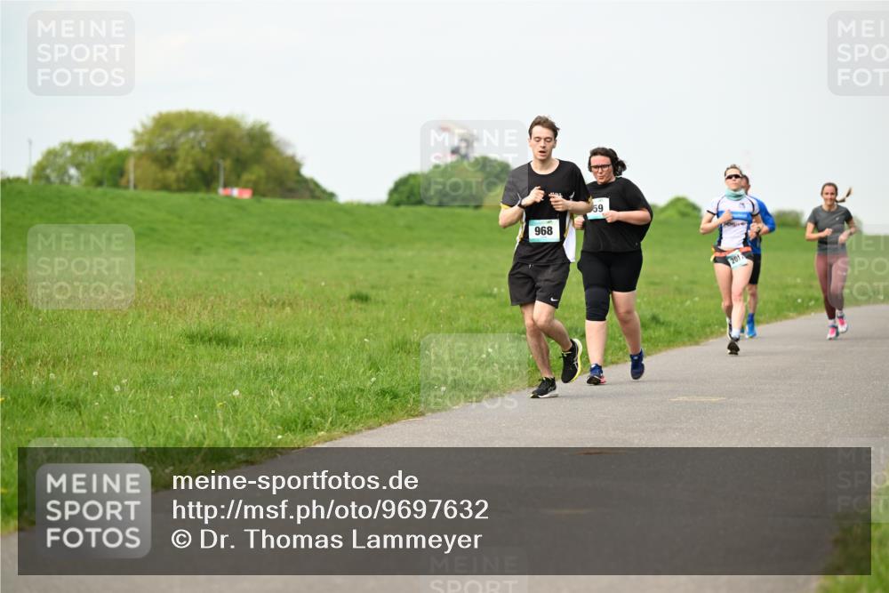 10.05.2026 - 8. Wedeler Halbmarathon Dr. Thomas Lammeyer http://msf.ph/oto/9697632 10.05.2026 11:30:00 Laufen 968, 2011 meine-sportfotos.de
