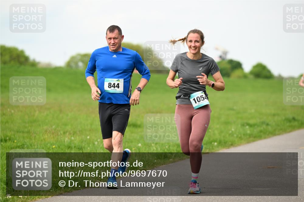 10.05.2026 - 8. Wedeler Halbmarathon Dr. Thomas Lammeyer http://msf.ph/oto/9697670 10.05.2026 11:30:08 Laufen 844, 1054 meine-sportfotos.de