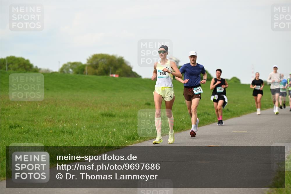 10.05.2026 - 8. Wedeler Halbmarathon Dr. Thomas Lammeyer http://msf.ph/oto/9697686 10.05.2026 11:30:11 Laufen 768, 582, 340 meine-sportfotos.de