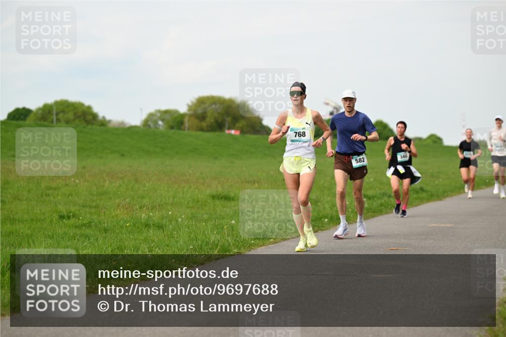 10.05.2026 - 8. Wedeler Halbmarathon Dr. Thomas Lammeyer http://msf.ph/oto/9697688 10.05.2026 11:30:12 Laufen 768, 582, 340 meine-sportfotos.de