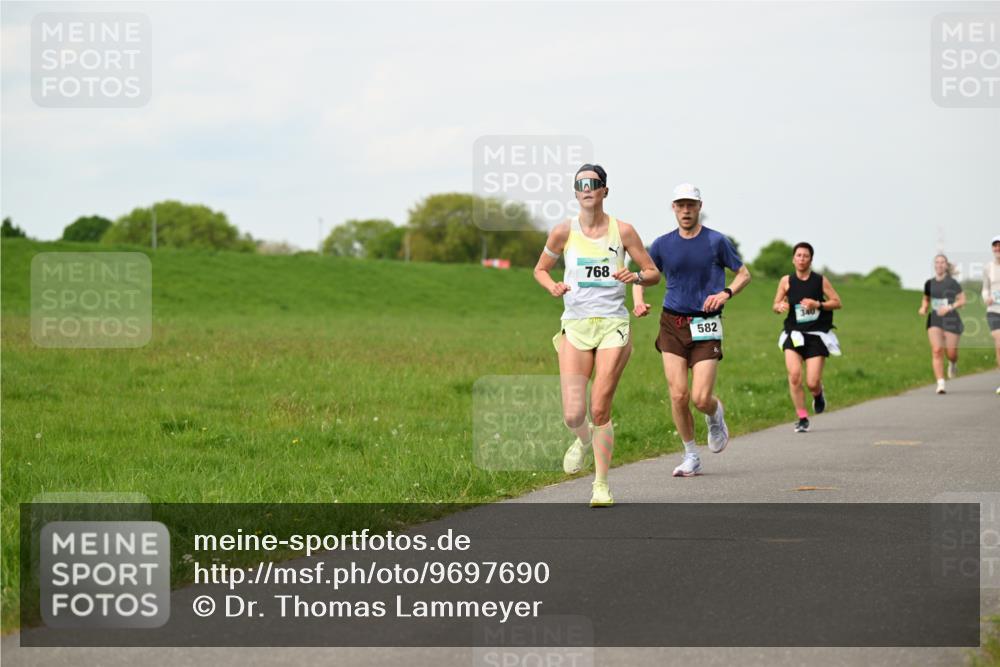 10.05.2026 - 8. Wedeler Halbmarathon Dr. Thomas Lammeyer http://msf.ph/oto/9697690 10.05.2026 11:30:12 Laufen 768, 582, 340 meine-sportfotos.de