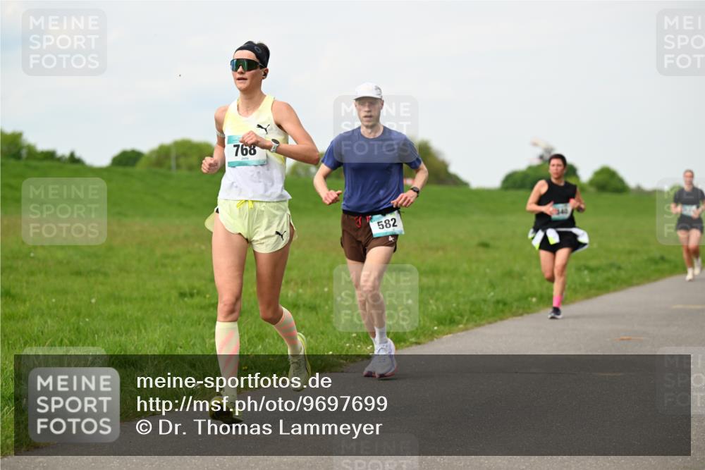 10.05.2026 - 8. Wedeler Halbmarathon Dr. Thomas Lammeyer http://msf.ph/oto/9697699 10.05.2026 11:30:14 Laufen 768, 582 meine-sportfotos.de
