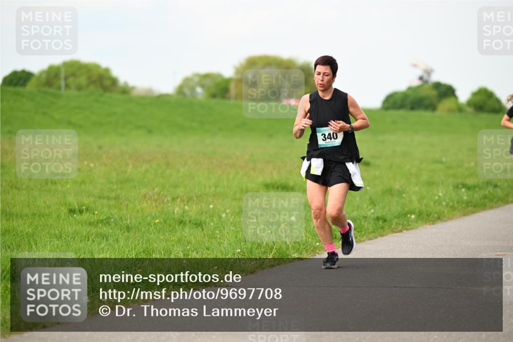10.05.2026 - 8. Wedeler Halbmarathon Dr. Thomas Lammeyer http://msf.ph/oto/9697708 10.05.2026 11:30:15 Laufen 340 meine-sportfotos.de