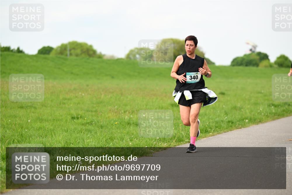 10.05.2026 - 8. Wedeler Halbmarathon Dr. Thomas Lammeyer http://msf.ph/oto/9697709 10.05.2026 11:30:15 Laufen 340 meine-sportfotos.de