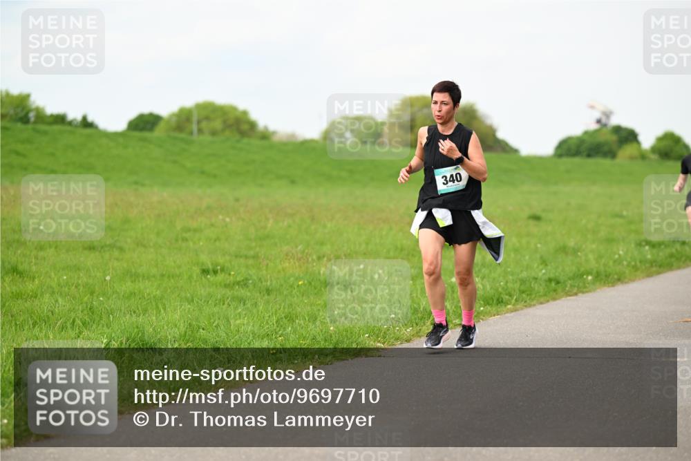 10.05.2026 - 8. Wedeler Halbmarathon Dr. Thomas Lammeyer http://msf.ph/oto/9697710 10.05.2026 11:30:16 Laufen 340 meine-sportfotos.de