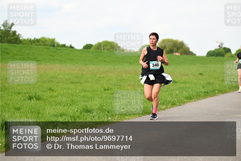 10.05.2026 - 8. Wedeler Halbmarathon Dr. Thomas Lammeyer http://msf.ph/oto/9697714 10.05.2026 11:30:16 Laufen 340 meine-sportfotos.de