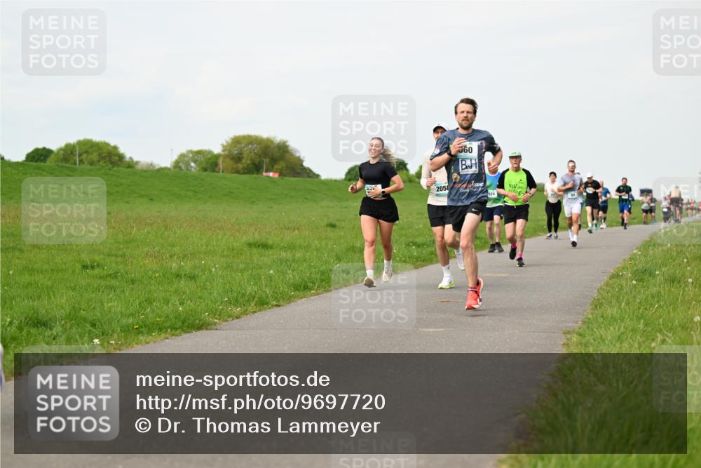 10.05.2026 - 8. Wedeler Halbmarathon Dr. Thomas Lammeyer http://msf.ph/oto/9697720 10.05.2026 11:30:18 Laufen 2058, 924 meine-sportfotos.de