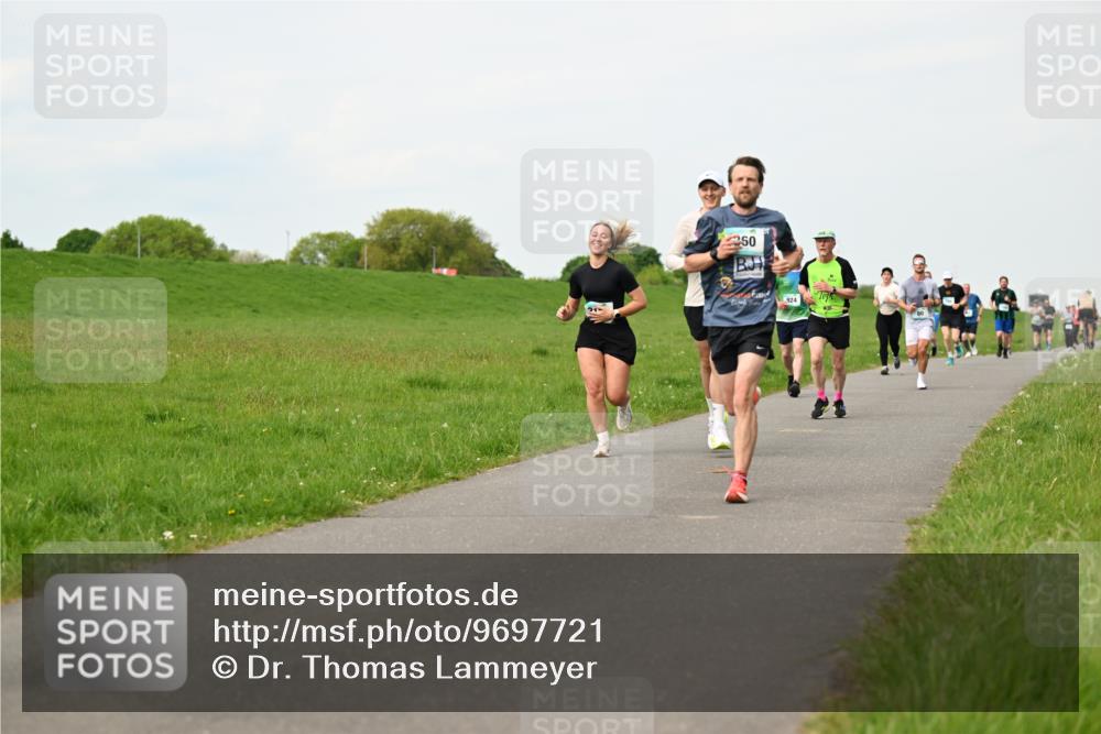 10.05.2026 - 8. Wedeler Halbmarathon Dr. Thomas Lammeyer http://msf.ph/oto/9697721 10.05.2026 11:30:18 Laufen 924 meine-sportfotos.de