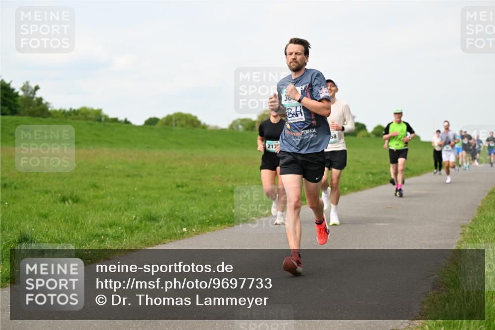 10.05.2026 - 8. Wedeler Halbmarathon Dr. Thomas Lammeyer http://msf.ph/oto/9697733 10.05.2026 11:30:20 Laufen 217 meine-sportfotos.de