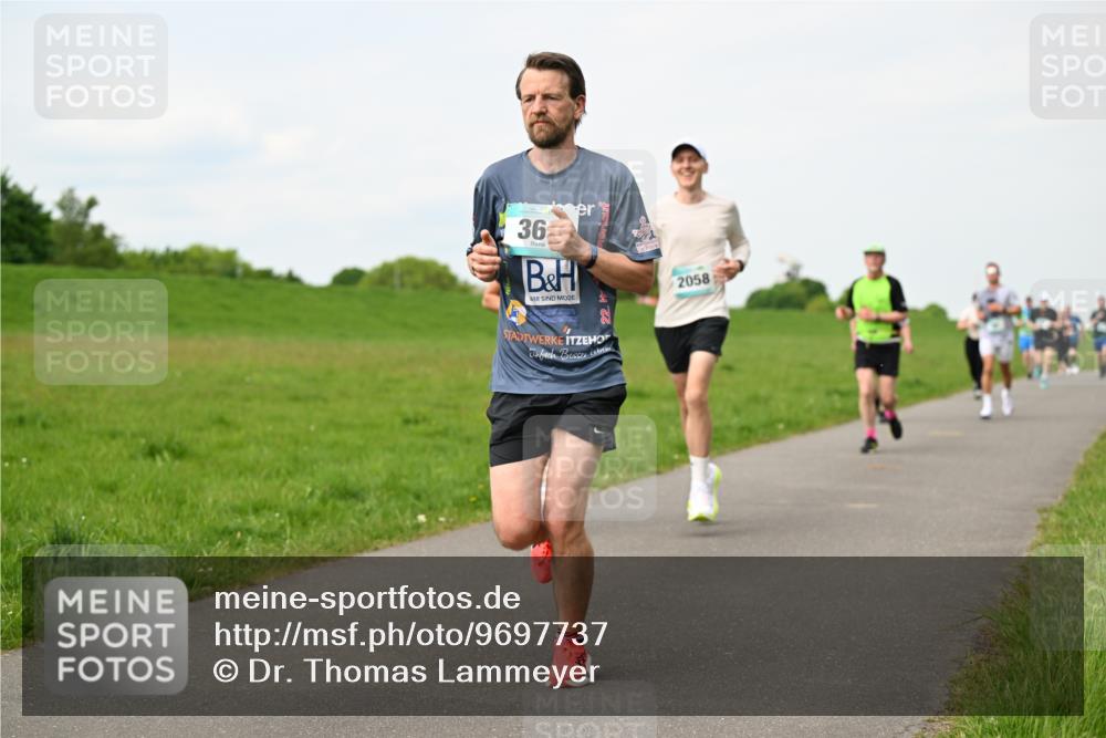 10.05.2026 - 8. Wedeler Halbmarathon Dr. Thomas Lammeyer http://msf.ph/oto/9697737 10.05.2026 11:30:20 Laufen 2058 meine-sportfotos.de