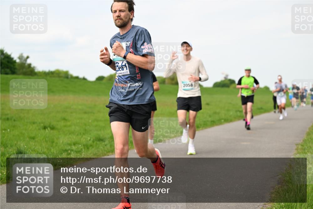 10.05.2026 - 8. Wedeler Halbmarathon Dr. Thomas Lammeyer http://msf.ph/oto/9697738 10.05.2026 11:30:21 Laufen 2058 meine-sportfotos.de