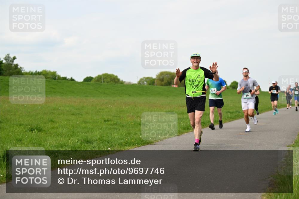 10.05.2026 - 8. Wedeler Halbmarathon Dr. Thomas Lammeyer http://msf.ph/oto/9697746 10.05.2026 11:30:23 Laufen 924 meine-sportfotos.de