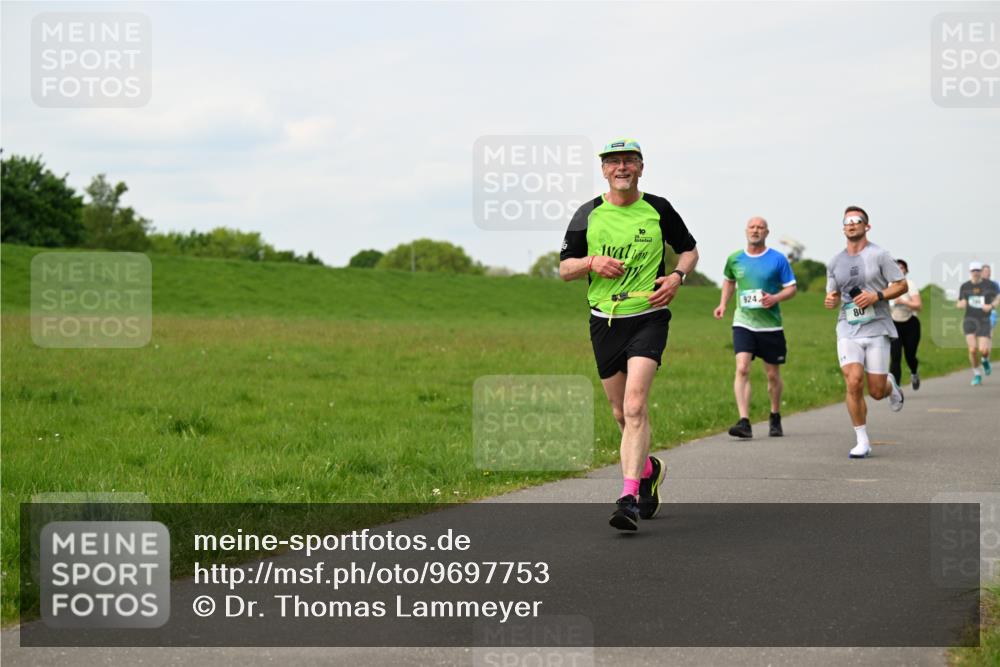 10.05.2026 - 8. Wedeler Halbmarathon Dr. Thomas Lammeyer http://msf.ph/oto/9697753 10.05.2026 11:30:23 Laufen 924 meine-sportfotos.de