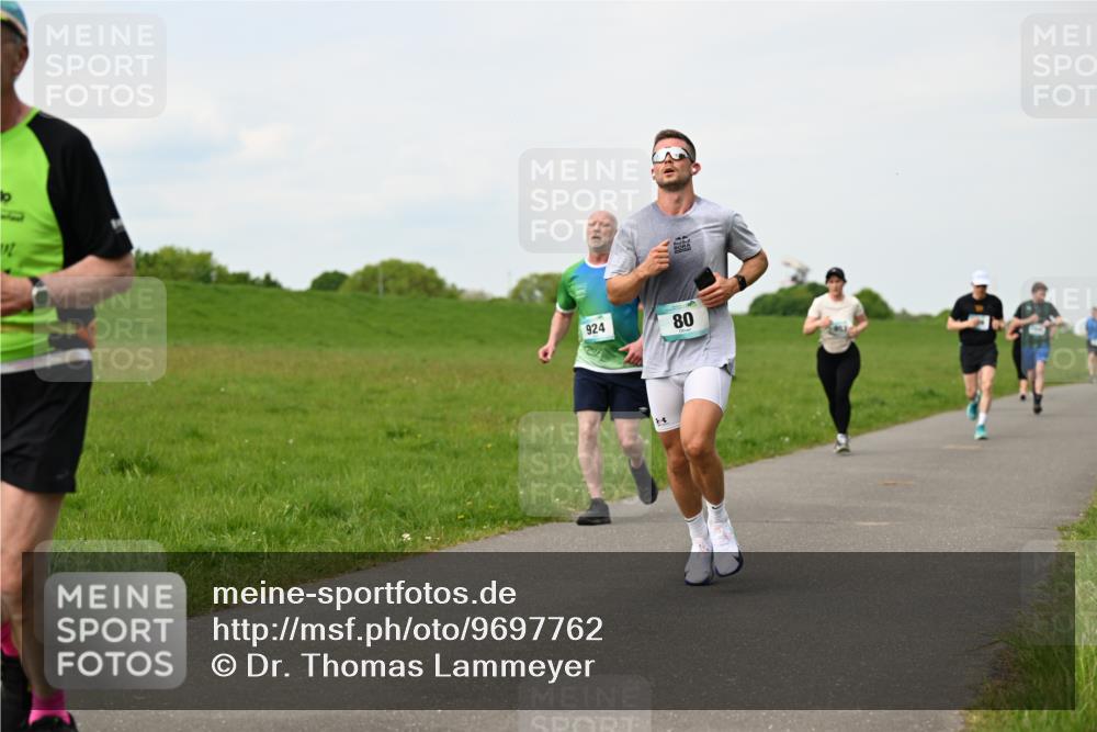10.05.2026 - 8. Wedeler Halbmarathon Dr. Thomas Lammeyer http://msf.ph/oto/9697762 10.05.2026 11:30:25 Laufen 924 meine-sportfotos.de