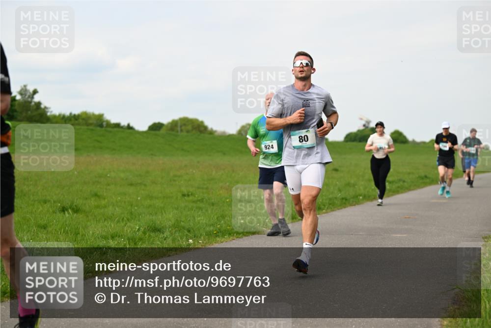 10.05.2026 - 8. Wedeler Halbmarathon Dr. Thomas Lammeyer http://msf.ph/oto/9697763 10.05.2026 11:30:25 Laufen 924 meine-sportfotos.de