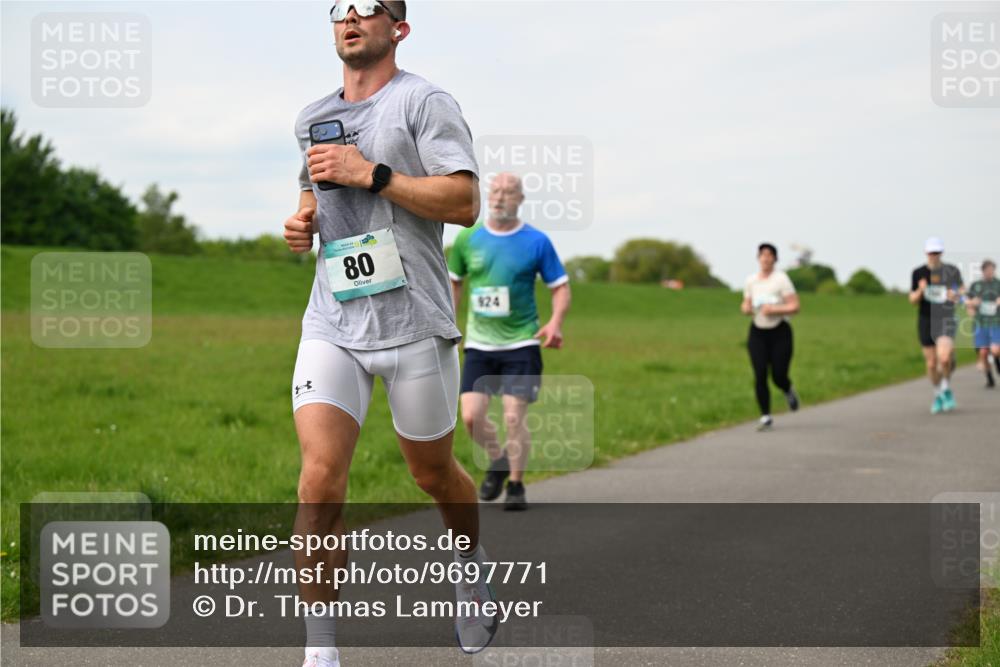 10.05.2026 - 8. Wedeler Halbmarathon Dr. Thomas Lammeyer http://msf.ph/oto/9697771 10.05.2026 11:30:26 Laufen 924 meine-sportfotos.de