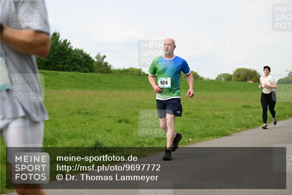 10.05.2026 - 8. Wedeler Halbmarathon Dr. Thomas Lammeyer http://msf.ph/oto/9697772 10.05.2026 11:30:27 Laufen 924 meine-sportfotos.de