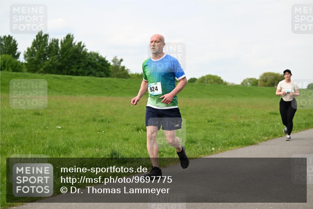 10.05.2026 - 8. Wedeler Halbmarathon Dr. Thomas Lammeyer http://msf.ph/oto/9697775 10.05.2026 11:30:27 Laufen 924 meine-sportfotos.de