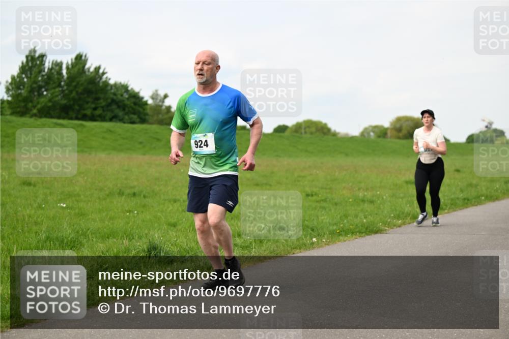 10.05.2026 - 8. Wedeler Halbmarathon Dr. Thomas Lammeyer http://msf.ph/oto/9697776 10.05.2026 11:30:27 Laufen 924 meine-sportfotos.de