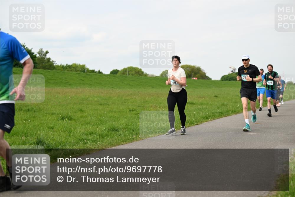 10.05.2026 - 8. Wedeler Halbmarathon Dr. Thomas Lammeyer http://msf.ph/oto/9697778 10.05.2026 11:30:28 Laufen 1045 meine-sportfotos.de
