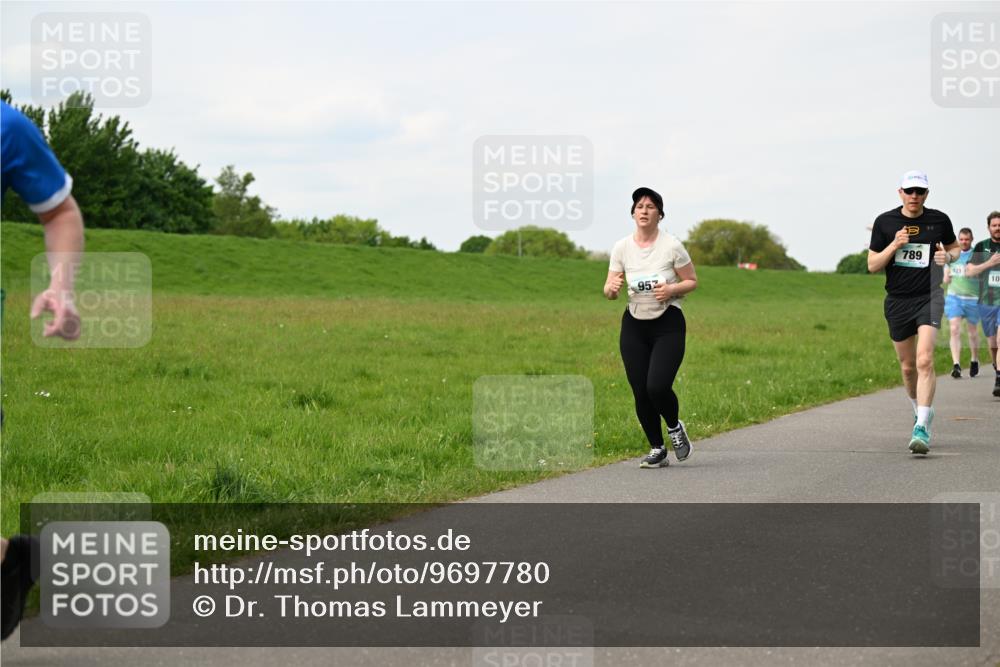 10.05.2026 - 8. Wedeler Halbmarathon Dr. Thomas Lammeyer http://msf.ph/oto/9697780 10.05.2026 11:30:28 Laufen 952, 789, 923 meine-sportfotos.de
