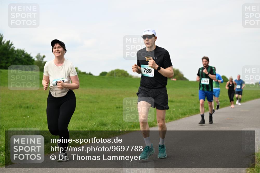 10.05.2026 - 8. Wedeler Halbmarathon Dr. Thomas Lammeyer http://msf.ph/oto/9697788 10.05.2026 11:30:30 Laufen 789, 1045 meine-sportfotos.de