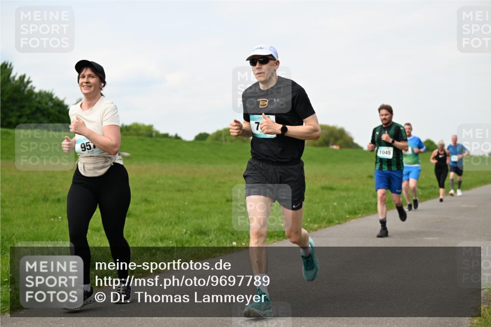 10.05.2026 - 8. Wedeler Halbmarathon Dr. Thomas Lammeyer http://msf.ph/oto/9697789 10.05.2026 11:30:30 Laufen 1045 meine-sportfotos.de