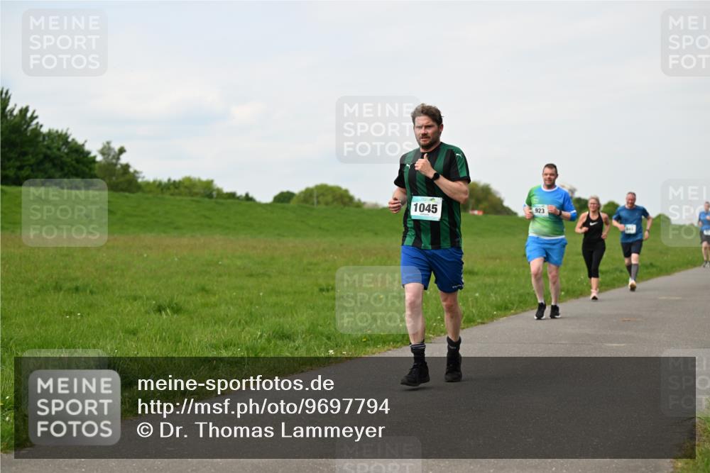 10.05.2026 - 8. Wedeler Halbmarathon Dr. Thomas Lammeyer http://msf.ph/oto/9697794 10.05.2026 11:30:31 Laufen 1045, 923 meine-sportfotos.de